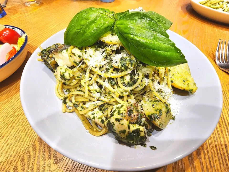 Snapdishの料理写真:Spaghetti al Pesto alla Genovese con Orata e Patate
鯛とじゃがいものジェノベーゼスパゲッティ|Masahiko Aasanoさん