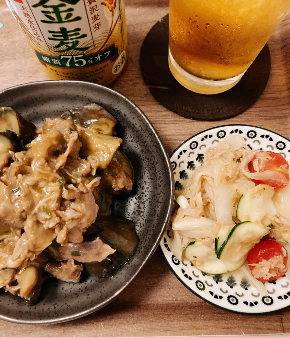 茄子と豚肉ときのこのコチュジャン炒め🍆ズッキーニと玉ねぎとミニトマトのコンソメサラダ🥒🧅🍅|gunlove❤さん