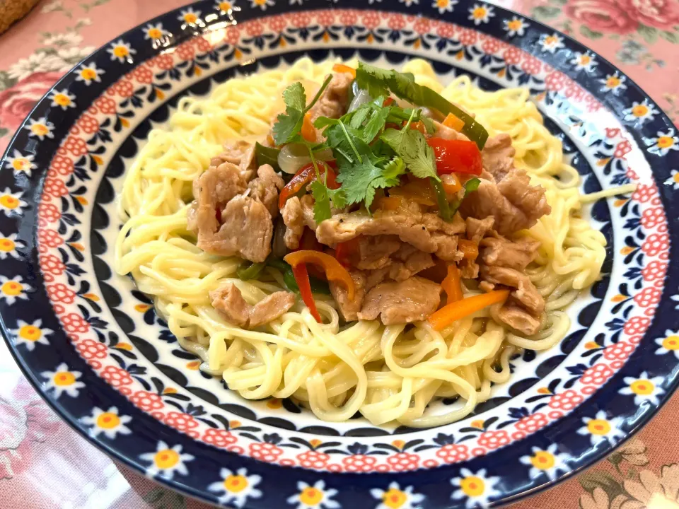 ダイズミートを温ったか麺にのせました🎵|ことはさん