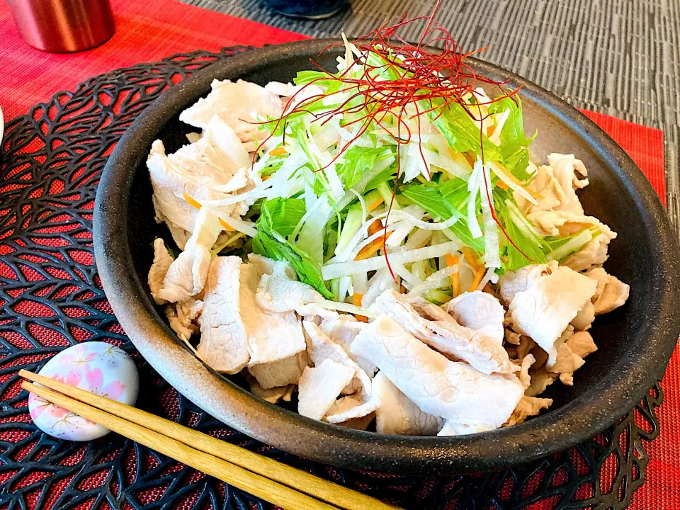 Snapdishの料理写真:大根としゃぶしゃぶサラダ🥗|ゆきえもんさん