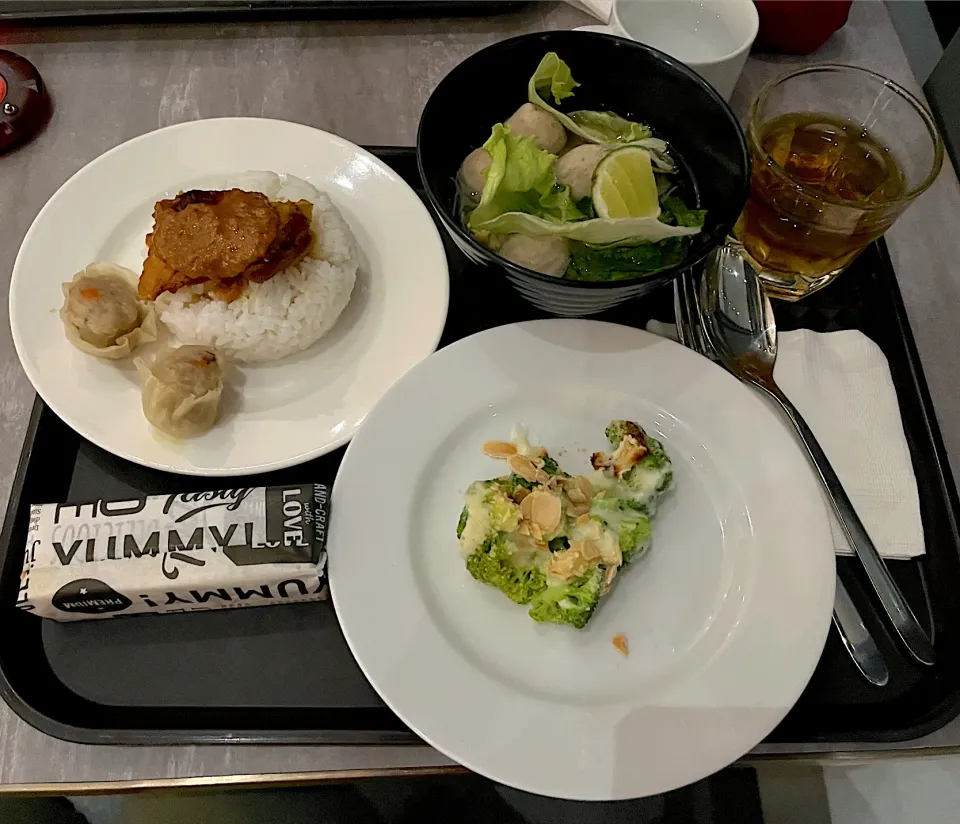 Dinner at the lounge in Jakarta|skyblueさん