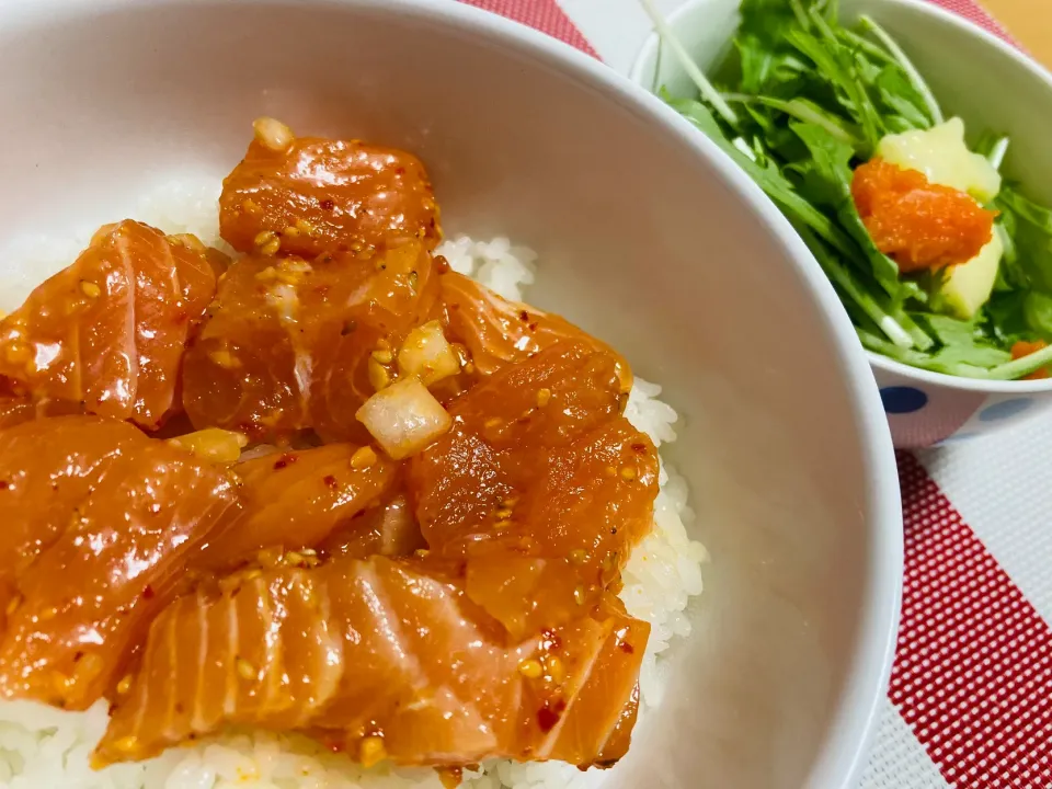 【今日のコストコは空いてた💗】サーモンポキ丼|飛鳥さん