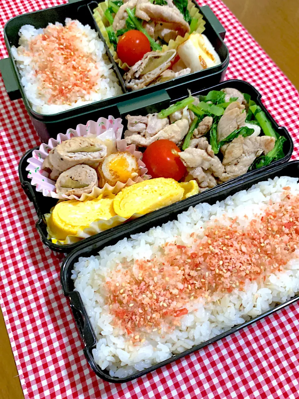 Snapdishの料理写真:<スピード弁当>豚こまと大根葉の炒め物・ナスの肉巻き・だし巻き卵他|はなはなさん