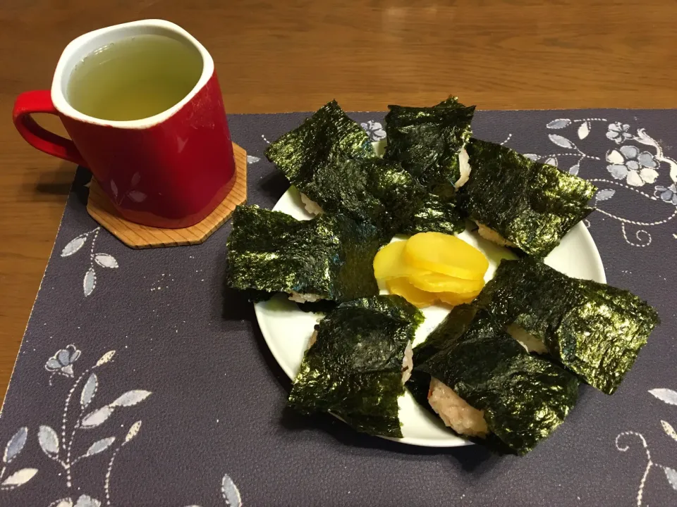 Snapdishの料理写真:おにぎり(朝ご飯)|enarinさん