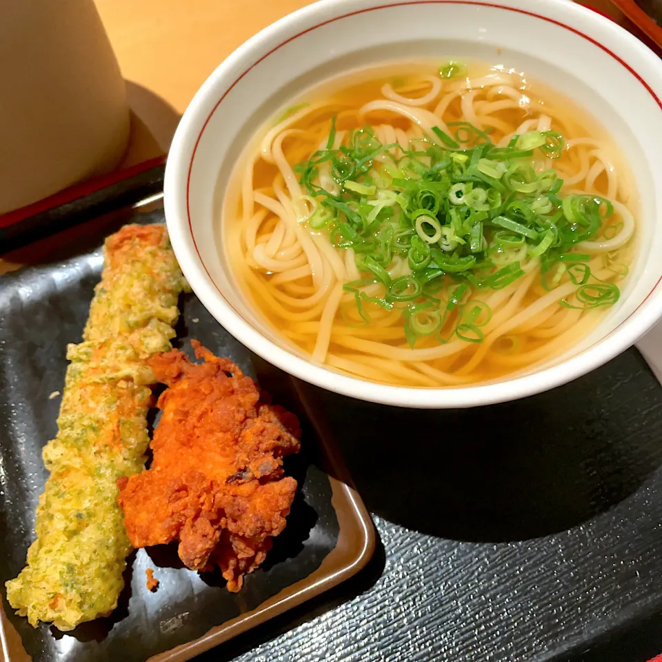 かけうどん w/ 鶏唐揚げ & 磯辺揚げ|T. Wonderさん