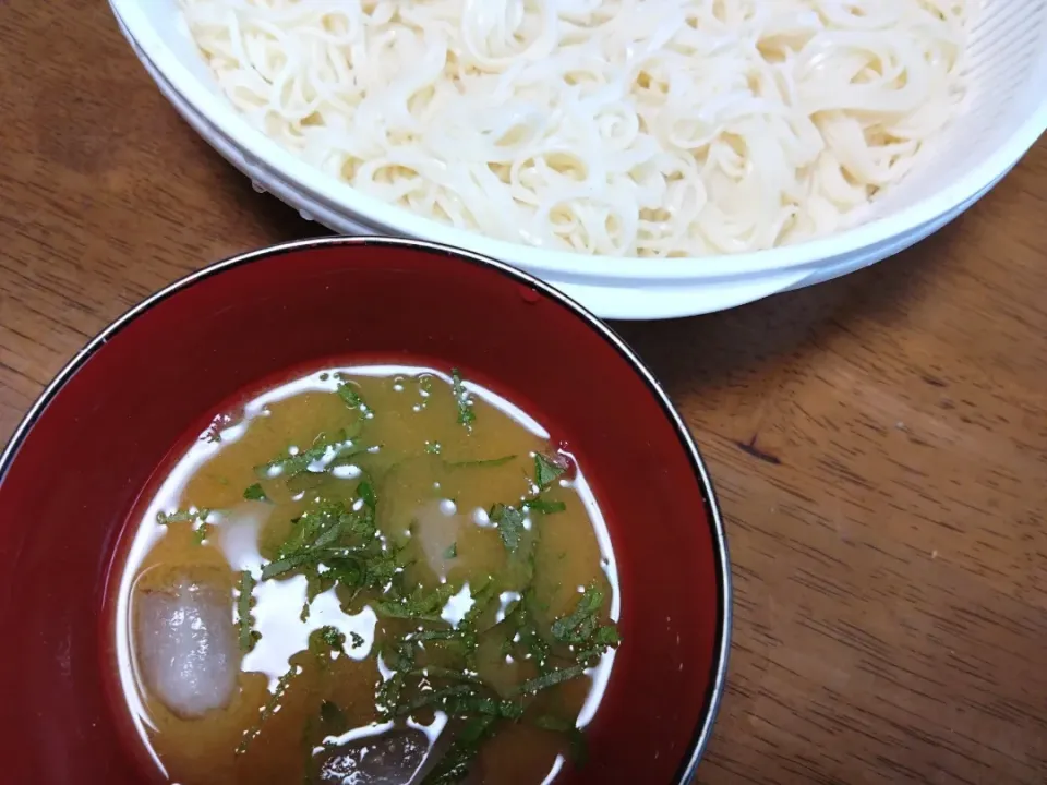 Snapdishの料理写真:梅味噌ダレでそうめん|秀美«シュウビ»さん