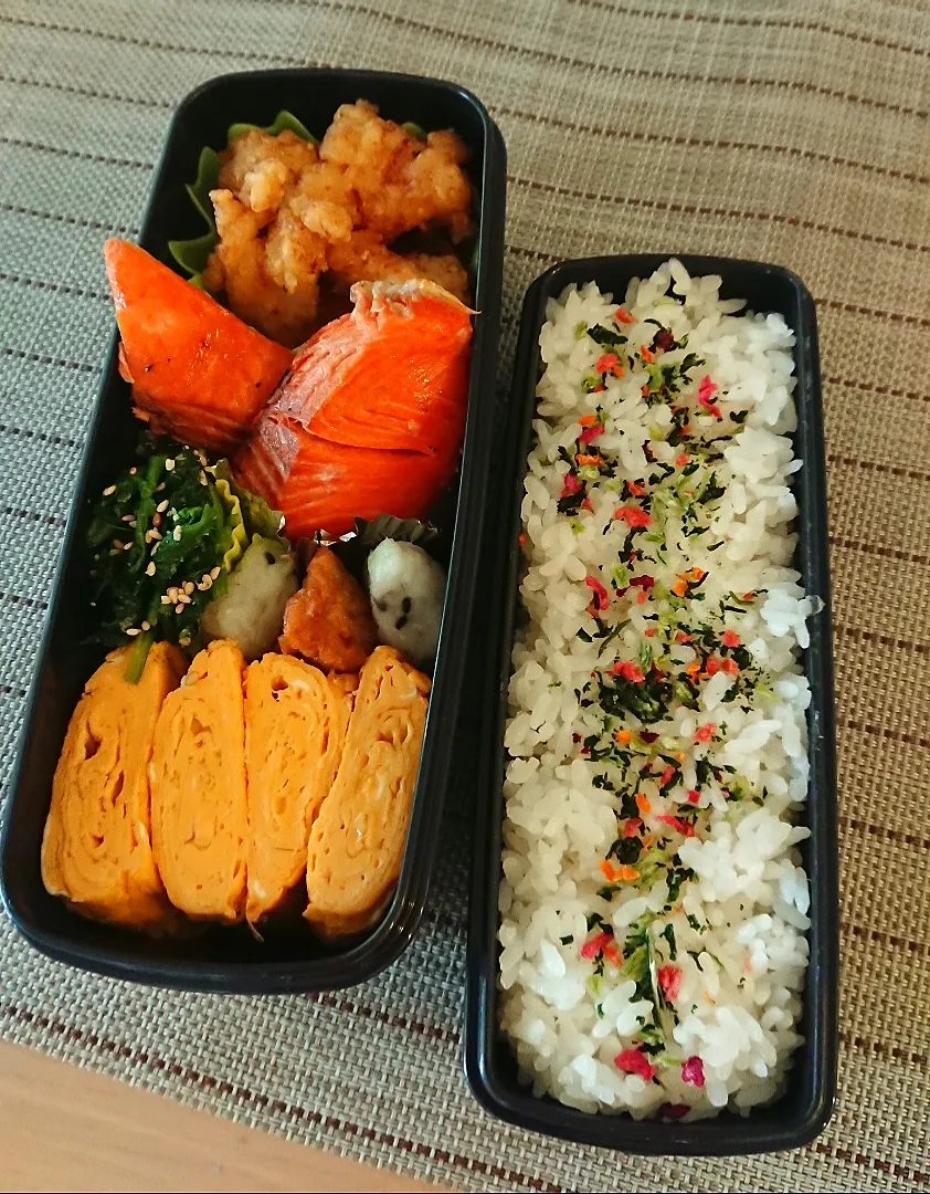 今日のお弁当
焼き鮭、だし巻き玉子、フライドチキン、ほうれん草ゴマ和え、市販のちぎり天|momoさん