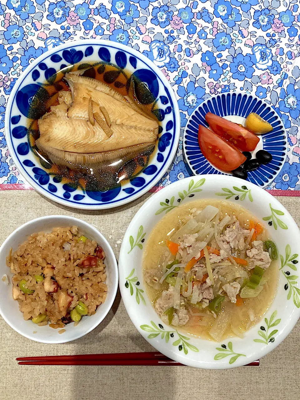 めいたカレイの煮付けと豚汁とタコ飯|おしゃべり献立さん