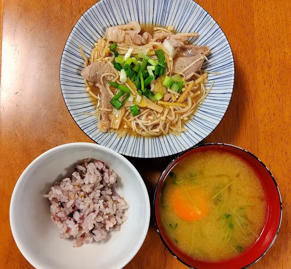 2023 0620　豚肉とえのきのレンジ生姜蒸し　にんじんと豆苗のお味噌汁|いもこ。さん