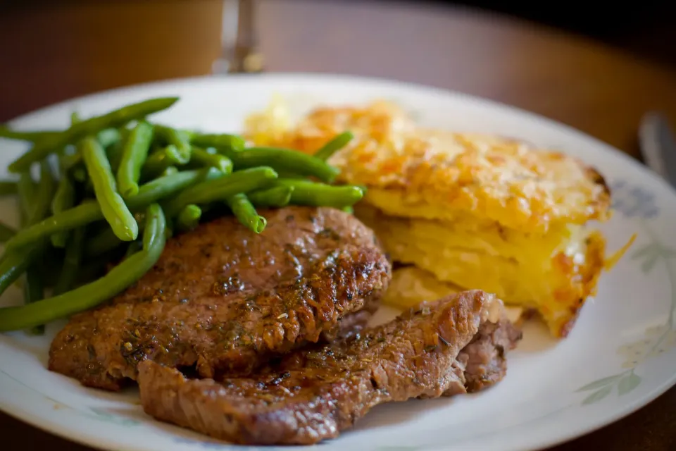 Green beans, steak and gratin dauphinois|Laki Maikaʻiさん