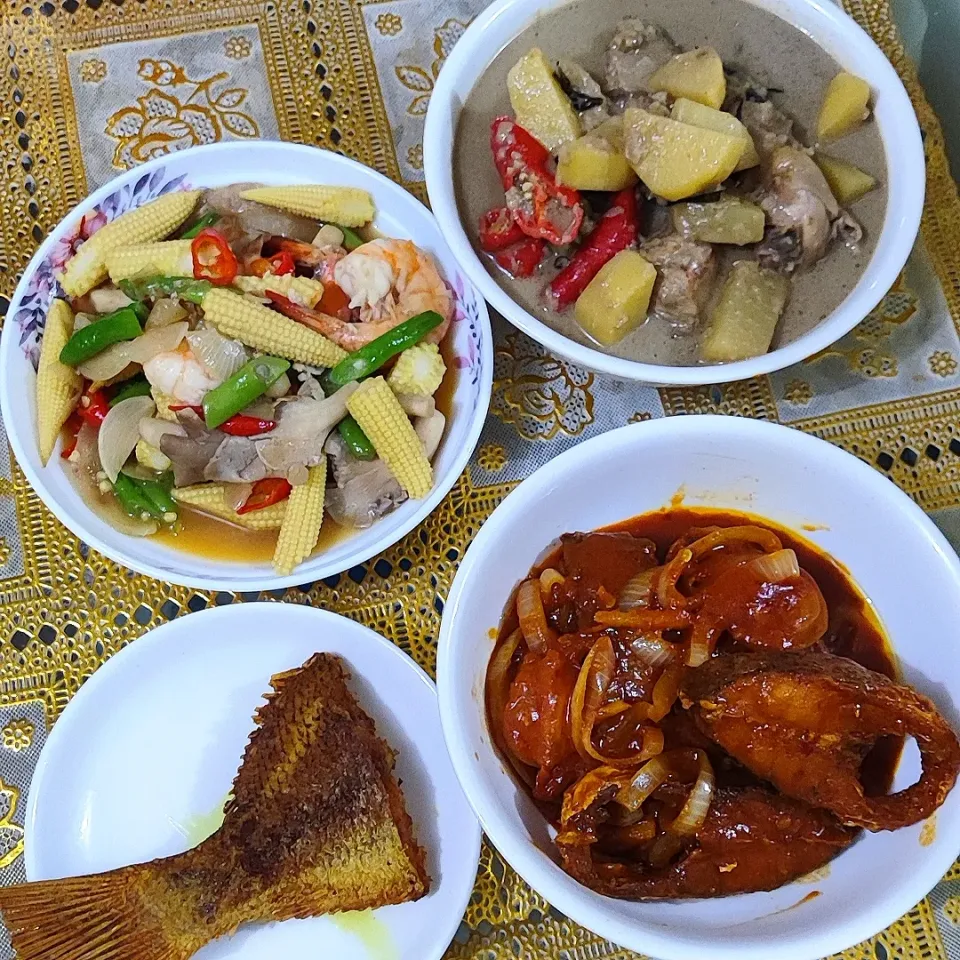 Lunch Menu
Fish Sambal
Chicken Kurma
Mix Veggies
Fried Fish|simatasepetさん