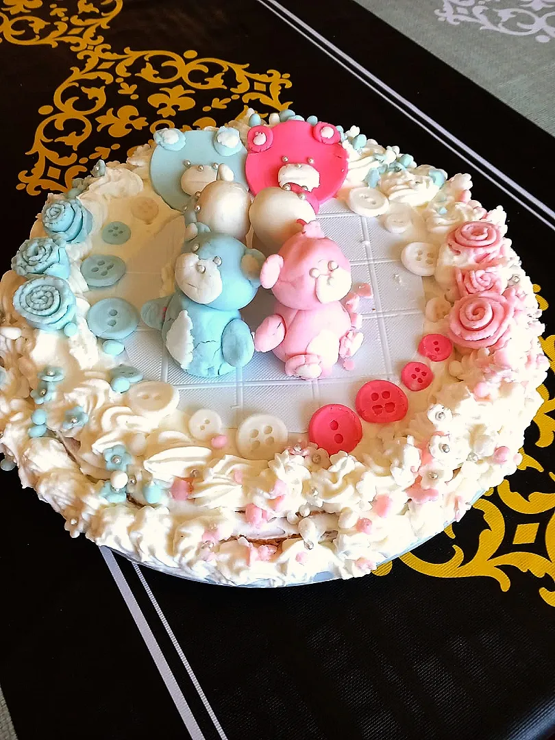 Cake Decorated with Chantily Cream and Sugar Paste Decorations|Agostino Laterzaさん