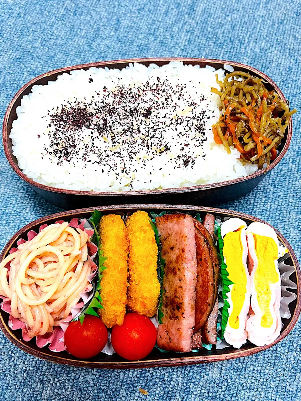 Snapdishの料理写真:ハムステーキ🥩弁当|みえさん