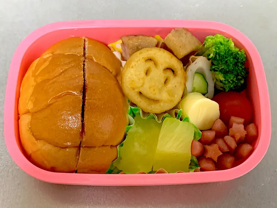 ブルーベリーロールパン弁当|かぬままさん