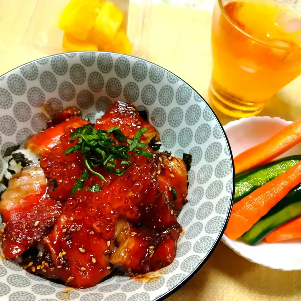 サーモンとイクラの親子丼|うたかた。さん