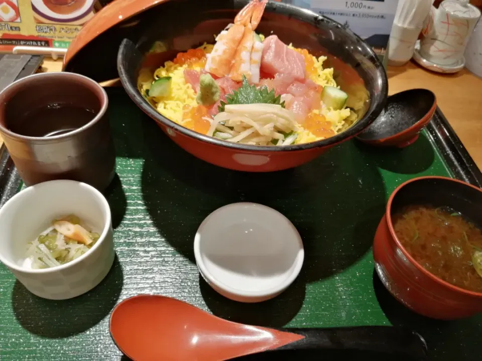 伊勢市駅前桂寿司の御饌丼|よっちんさん