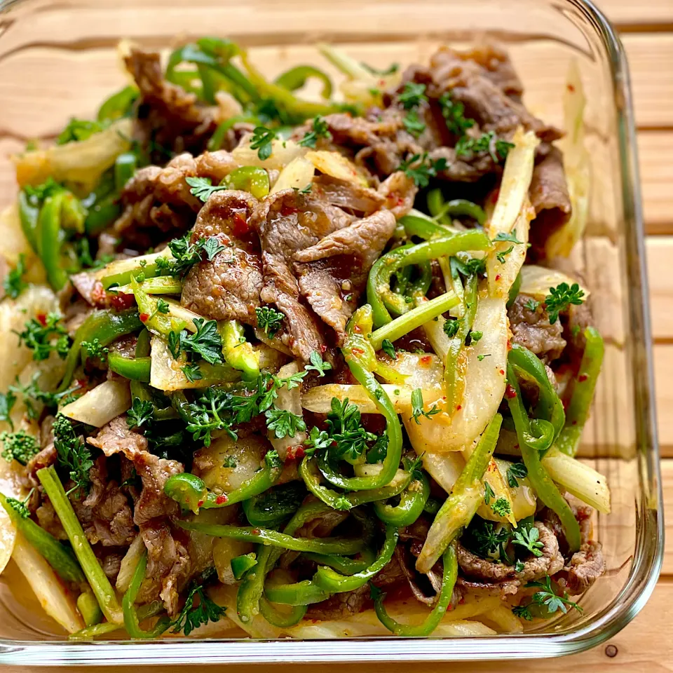 🍋🥩🌿セロリとレモンで爽やか🎵牛肉とピーマンのエスニックサラダ|ゆきぽん@ゆきの家飲み料理さん