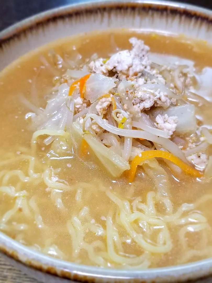 パパ作👨味噌汁ラーメン🍜🍥|ぱんだのままんさん