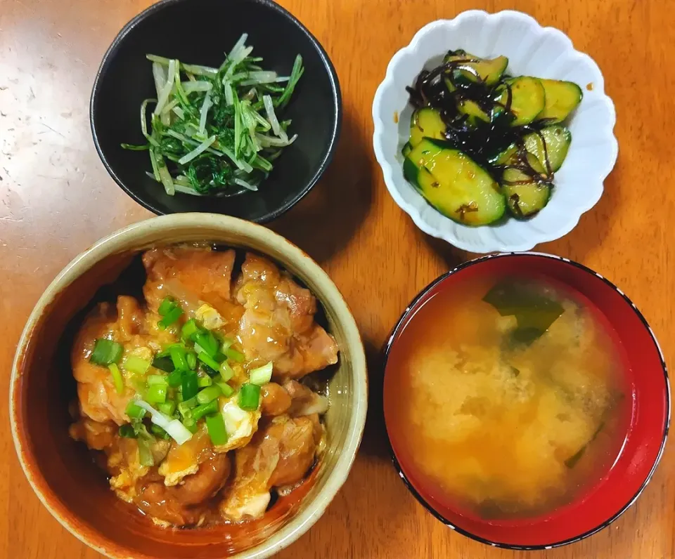 2023 0622　圧力鍋で親子丼風　水菜のおひたし　きゆまうりのごま昆布和え　大根とわかめのお味噌汁|いもこ。さん