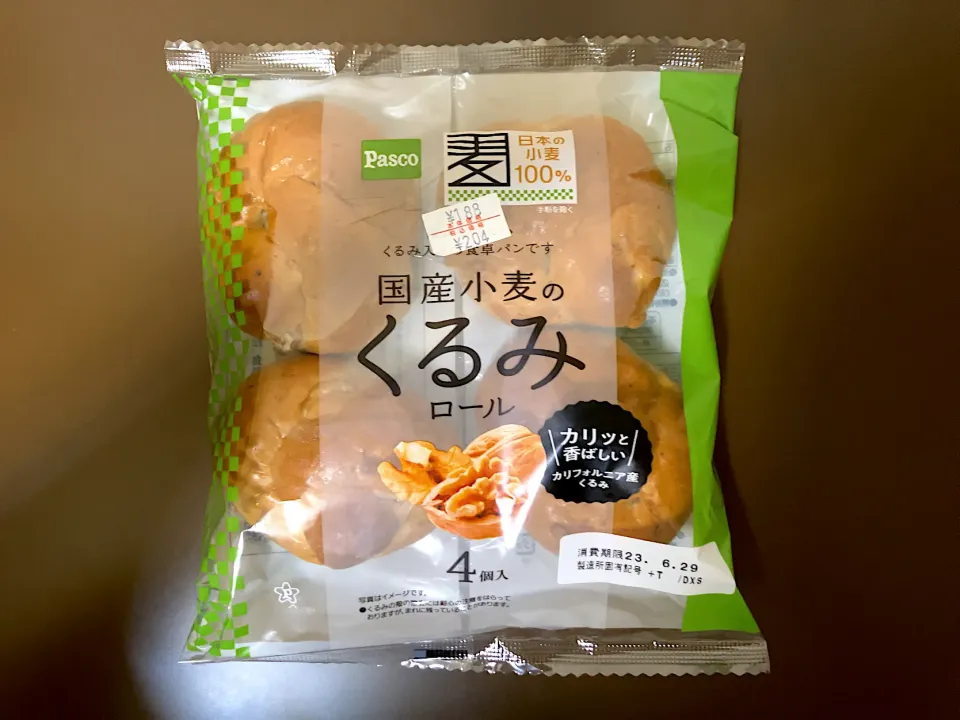 Snapdishの料理写真:Pasco 国産小麦のくるみロール(2個)|ばーさんさん