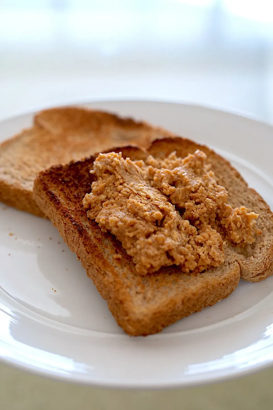 Snapdishの料理写真:ピーナッツペーストたっぷりのトースト🍞🥜|おーこ🍅野菜ソムリエの母ちゃんさん