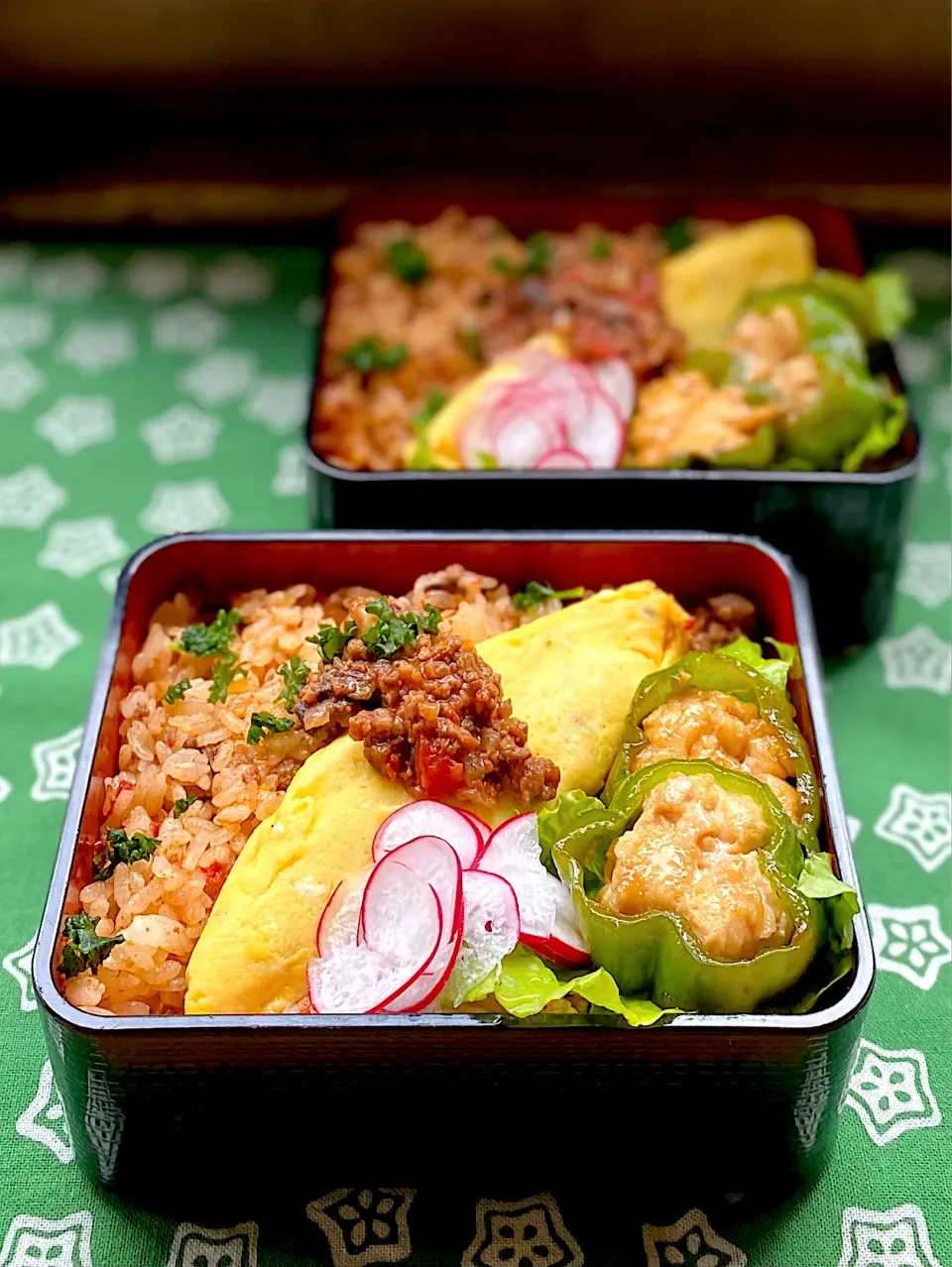 プレーンオムレツのせミートソースご飯弁当|けいこさん