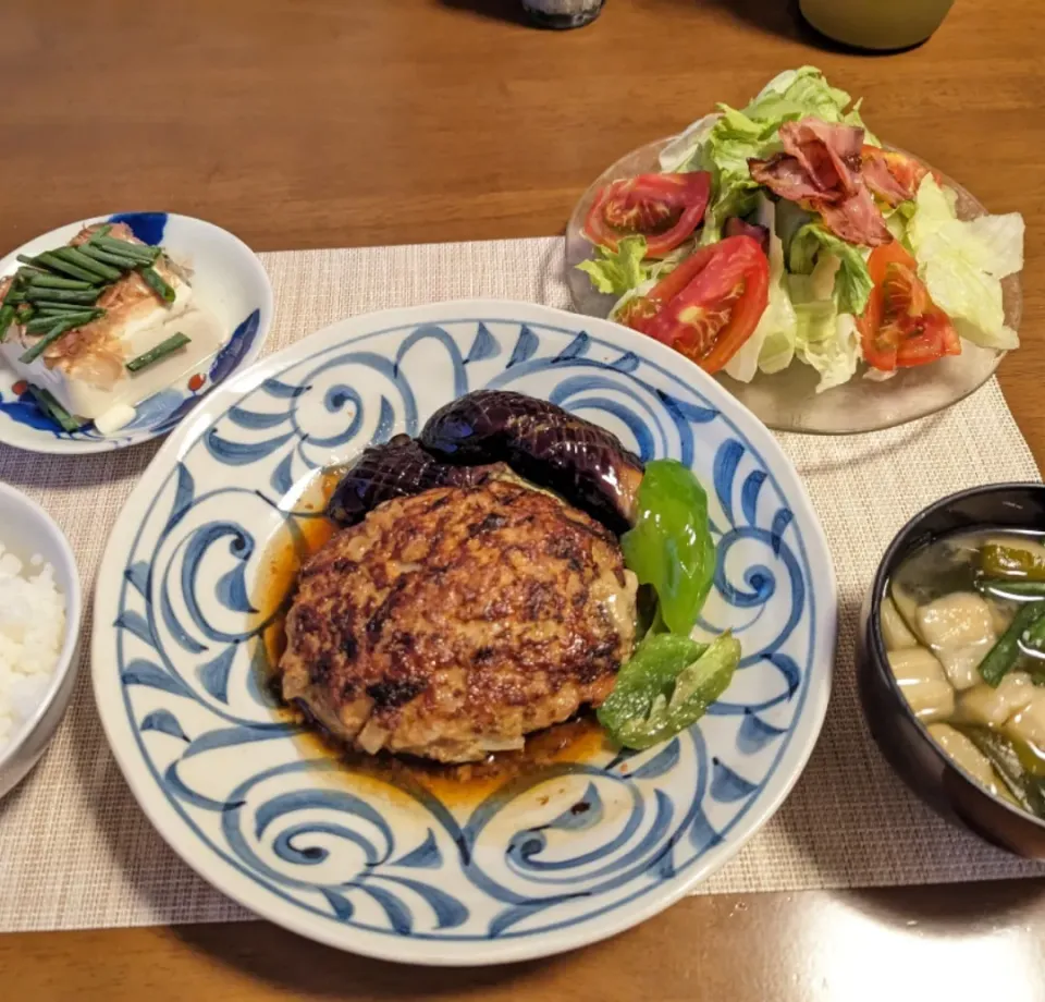 Snapdishの料理写真:和風ハンバーグ定食🍻|miyuki🌱さん