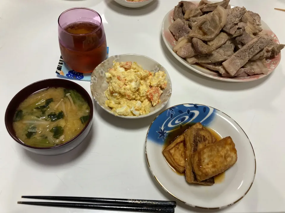 晩御飯٩( ᐛ )و☆ポテトサラダ☆焼き厚揚げ☆ポークステーキ☆みそ汁（白菜・えのき・小松菜）|Saharaさん