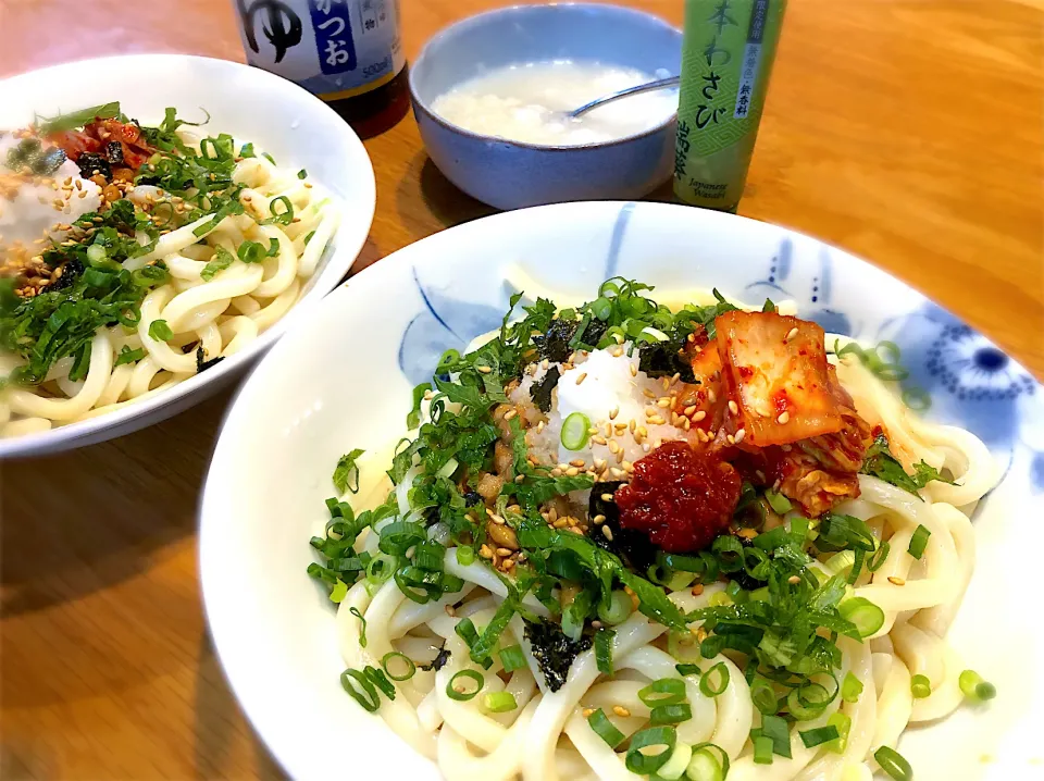 Snapdishの料理写真:ぶっかけうどん　　納豆・キムチ・大根おろし・大葉・小葱・海苔|じゅんさんさん