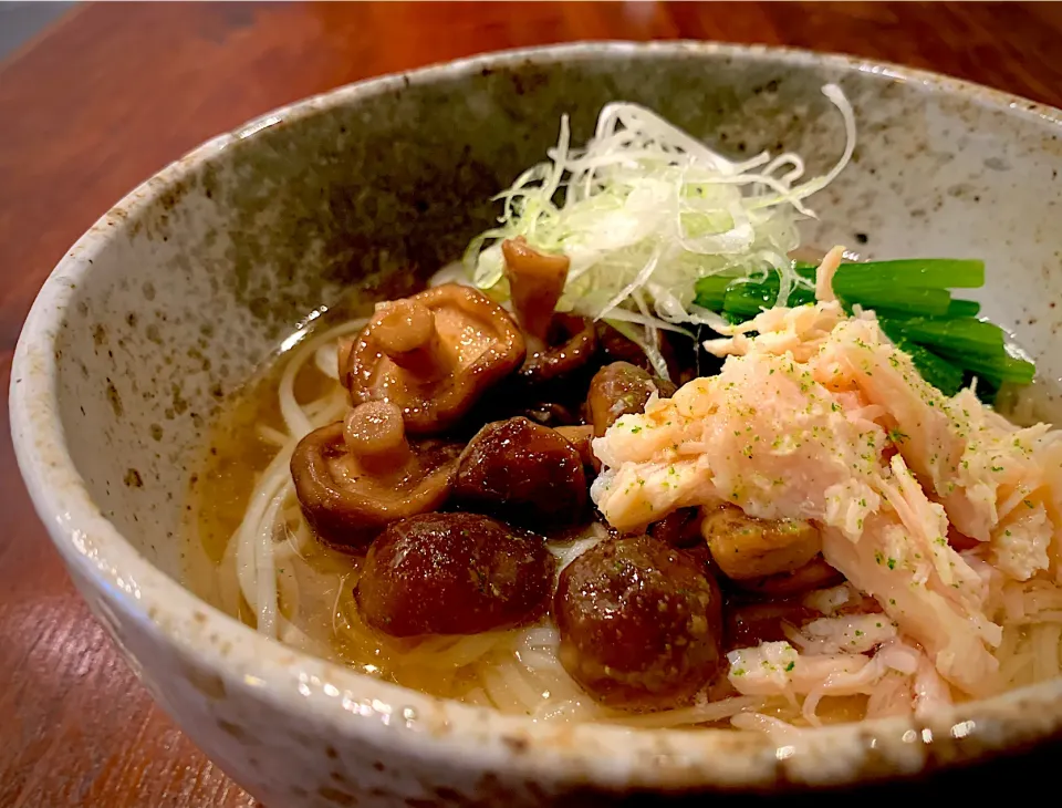 ちいたけと鶏むねのそうめん|半田手延べそうめんの店 阿波や壱兆さん