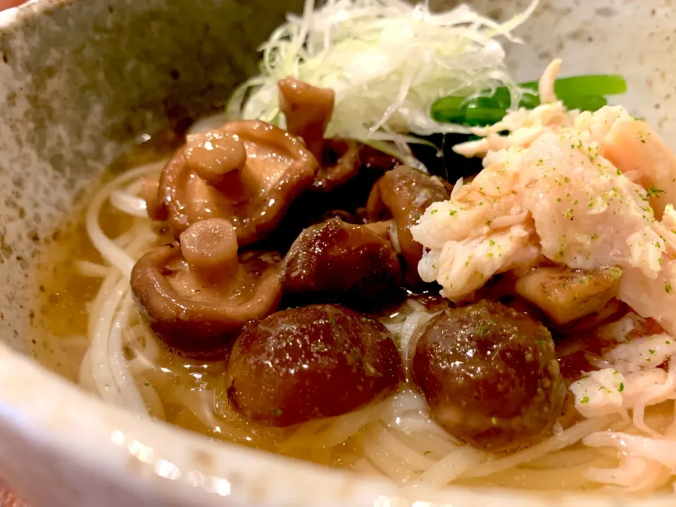 ちいたけと鶏むねのそうめん|半田手延べそうめんの店 阿波や壱兆さん