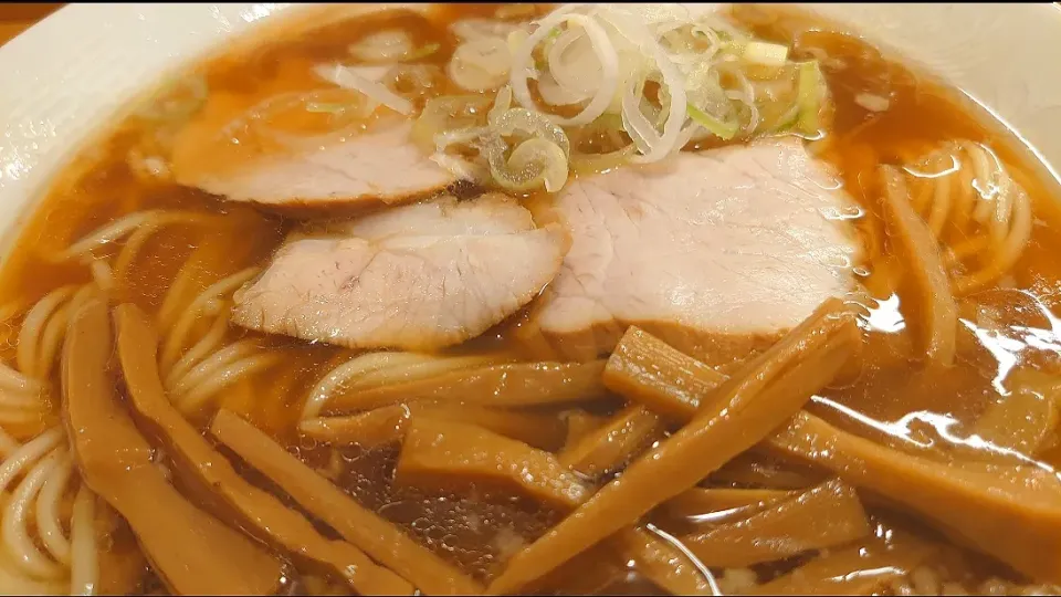 Snapdishの料理写真:【1956年創業】
中華そば 共楽
竹の子そば (葱多め、1,000円)
＋麺大盛 (50g、50円)
@銀座2分、銀座一丁目、東銀座
23147 (154,610)|大脇さん