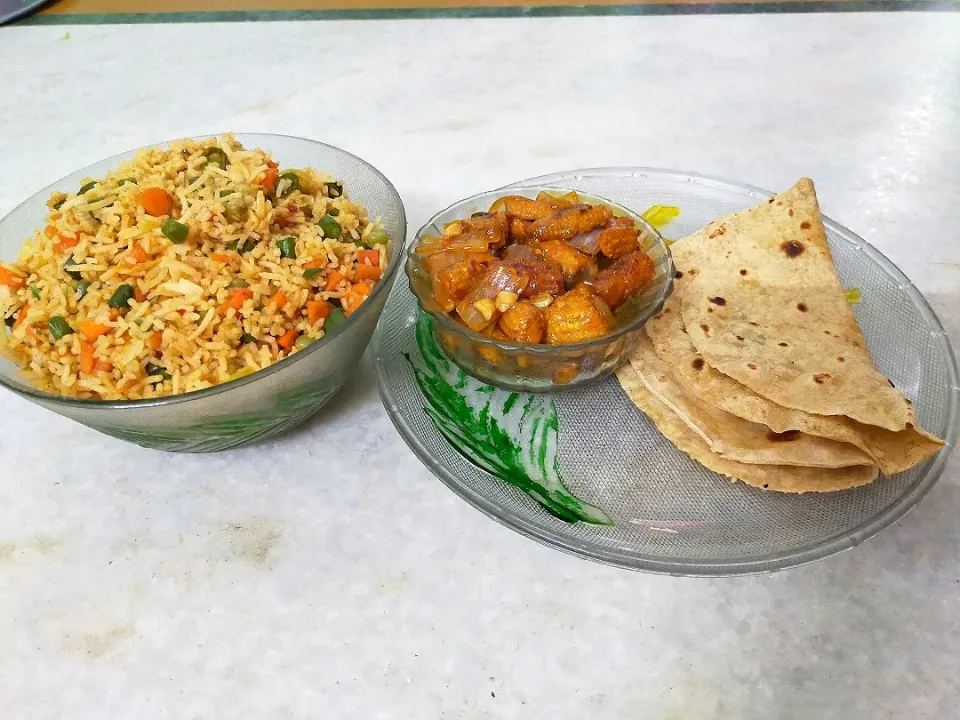 Snapdishの料理写真:Fried Rice, Roti and Babycorn Manchurian|Harismita Kさん