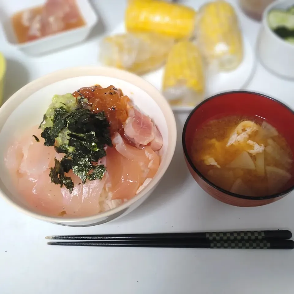 マグロ四色丼|烏賊シャトルさん