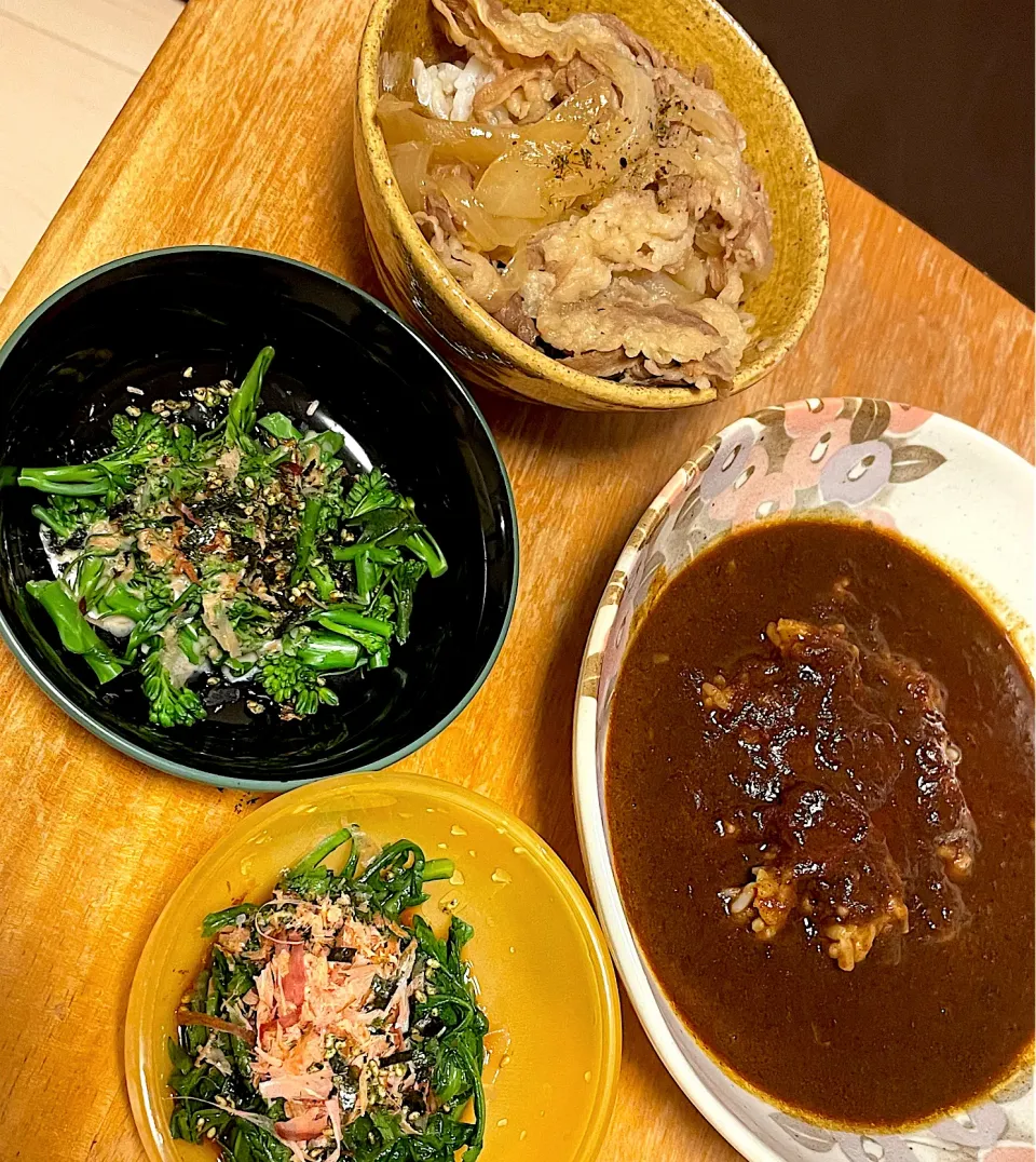 牛丼　カレー🍛　ブロッコリー🥦　菊菜|るみおんさん