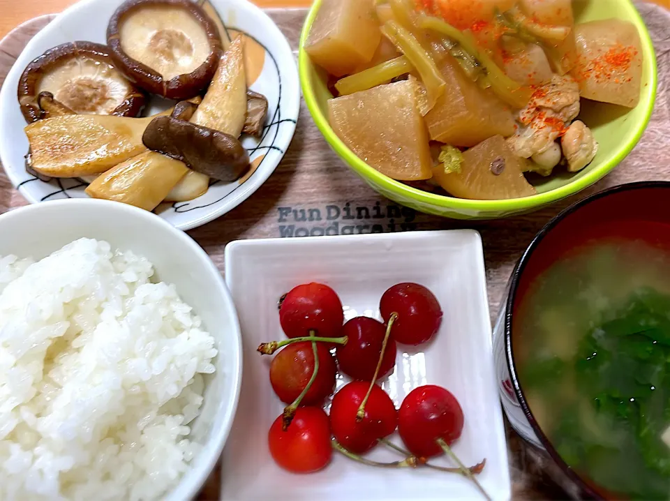 Snapdishの料理写真:しみしみ大根&鶏肉|くう子@料理記録さん