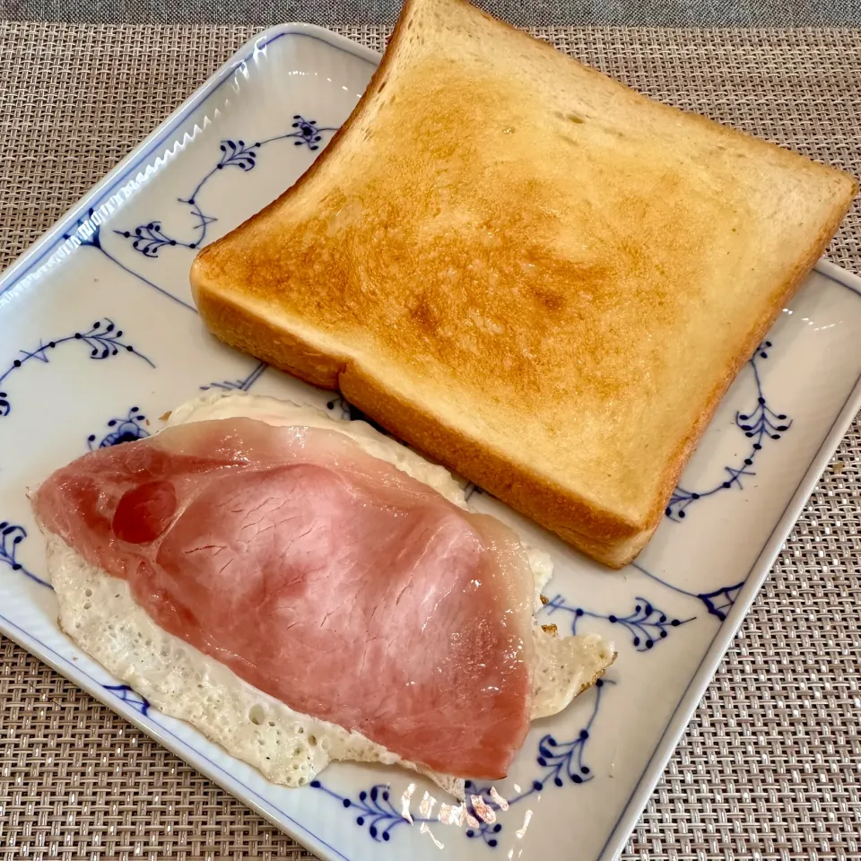 我が家のハムエッグ🍳&トースト🍞|Jean Nobyさん