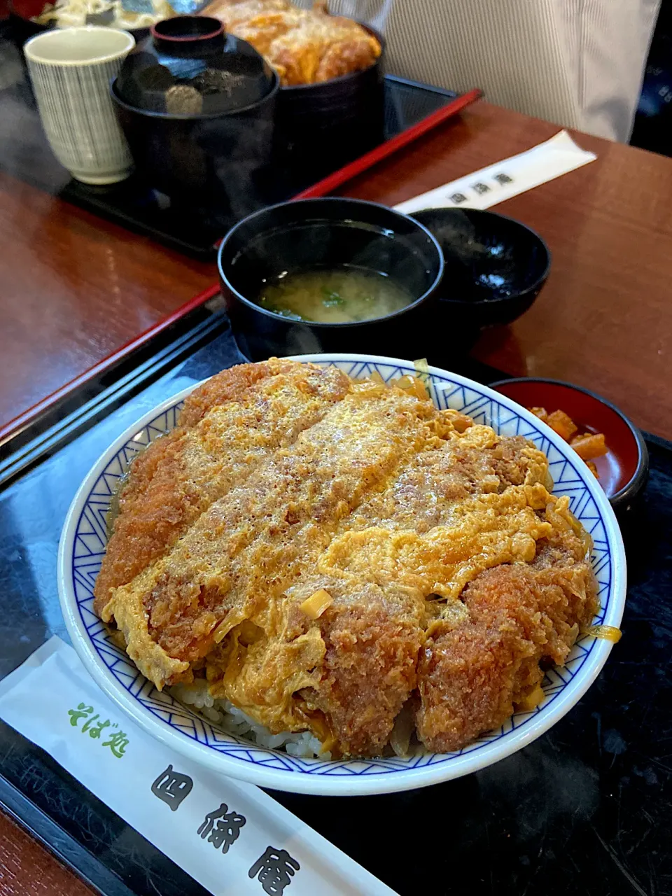 日曜日デート。お蕎麦屋さんのカツ丼。|renharuruさん