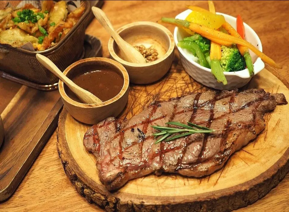 Scrumptious Grilled Striploin Steak 🥩🤤
...
...
Super Tender & Delish! 🥰|An'leeさん