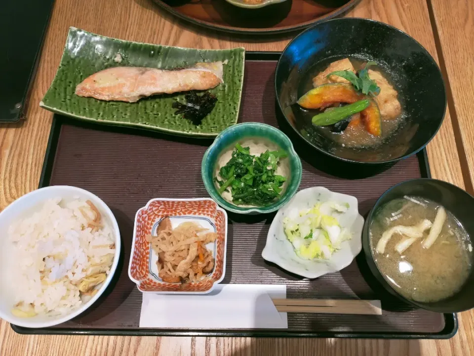 Snapdishの料理写真:イオン幕張新都心で和食（銀鮭の西京焼きなど）|フージさん