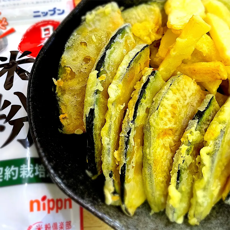 Snapdishの料理写真:米粉の天ぷら　かぼちゃ&ポテト|パパ手料理さん