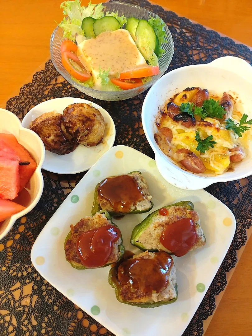 Snapdishの料理写真:☆ピーマン肉詰め
☆マヨネーズ焼き
☆豆腐サラダ
☆たこ焼き
☆スイカ🍉|chikakoさん