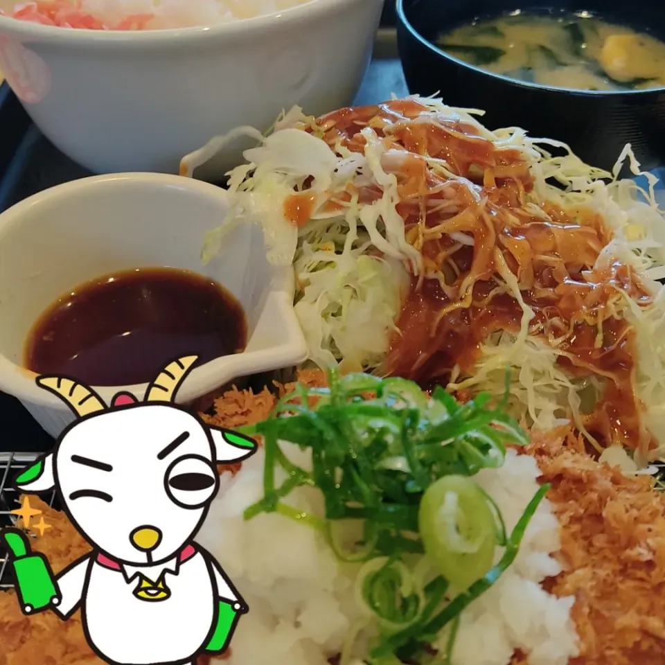 Snapdishの料理写真:鬼おろしポン酢ロースかつ定食|Rピージャーさん