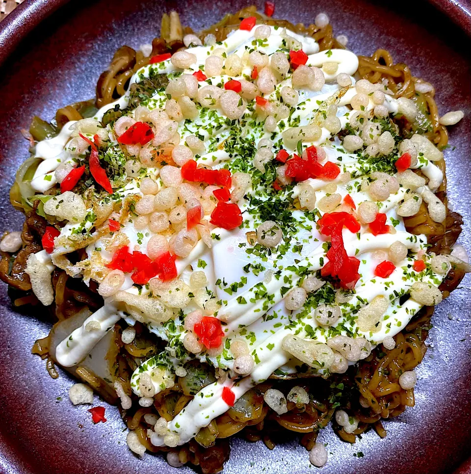 🥬キャベツたっぷりソース焼きそば|すくらんぶるえっぐさん