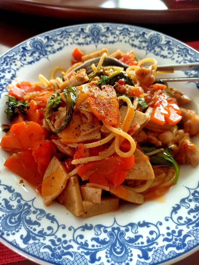 Homemade Spaghetti Gaprao Gai & Moo Yaw! 🌶️🌶️🐔🐷 (สปาเก็ตตี้กะเพราไก่+หมูยอ) 🤤|An'leeさん