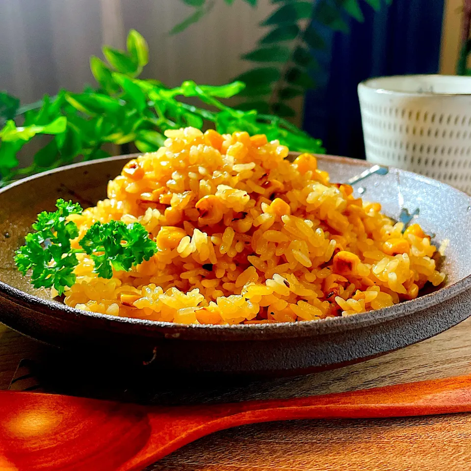 今が旬の焼きとうもろこしのホクホク炊き込みご飯🌽🍚|S の食卓2さん