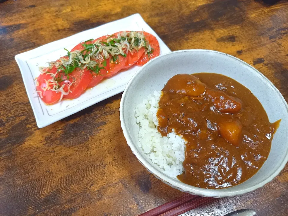 ・肉じゃがカレー
・トマトサラダ|ちりさん