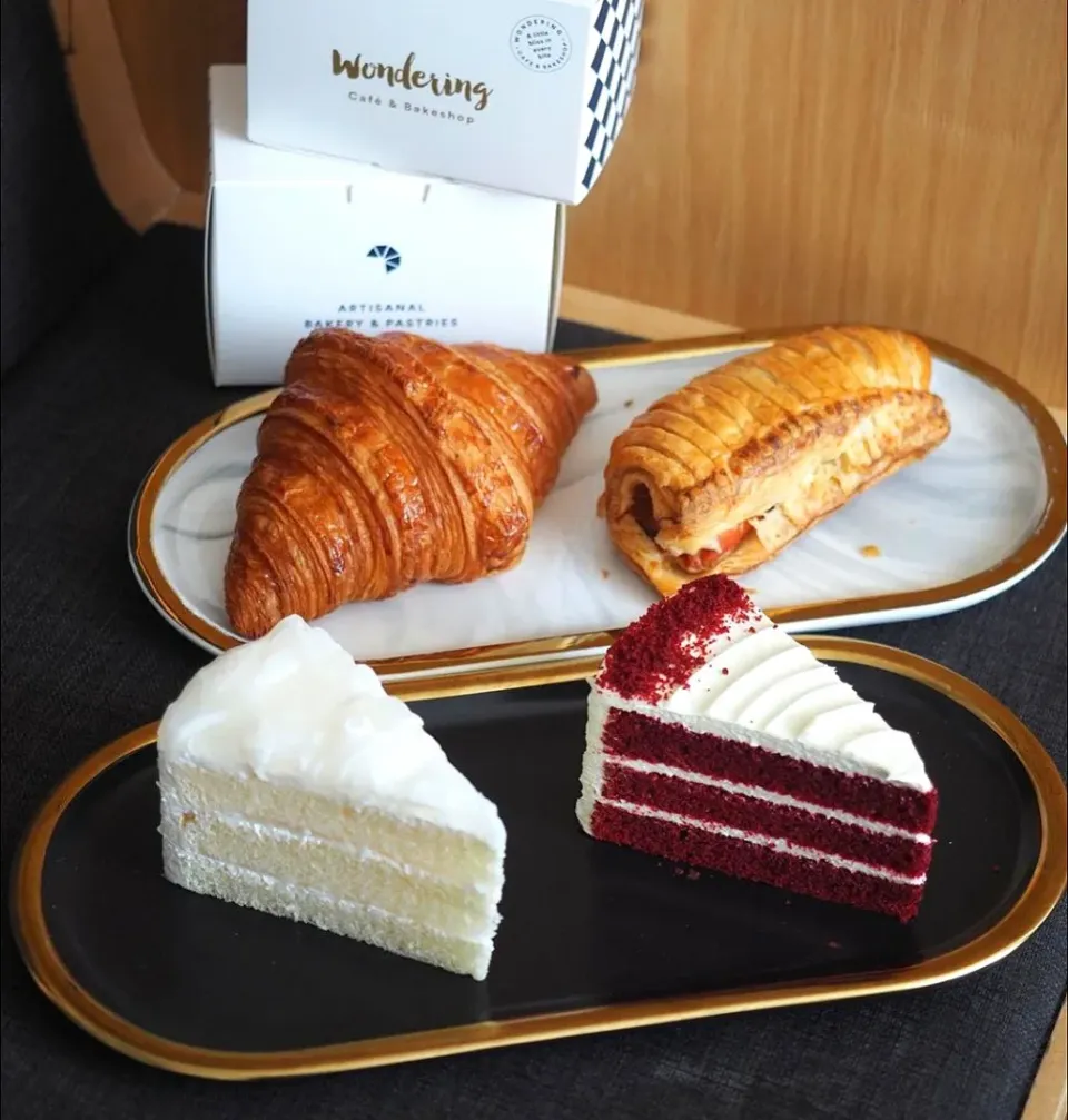 Which pastries should I pick for snack today, Cake or Croissant?! 🍰🥐🤤|An'leeさん