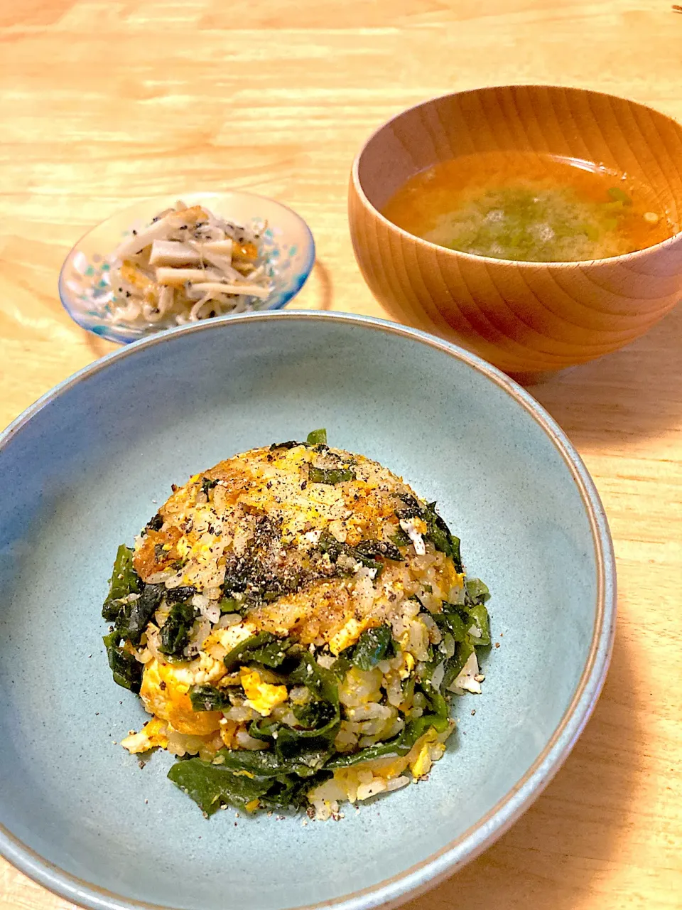 日曜日の鉄腕DASHで作ってたワカメ焼飯＆メカブのお味噌汁(ノ≧∀)ﾉわぁ〜い♪|さくたえさん