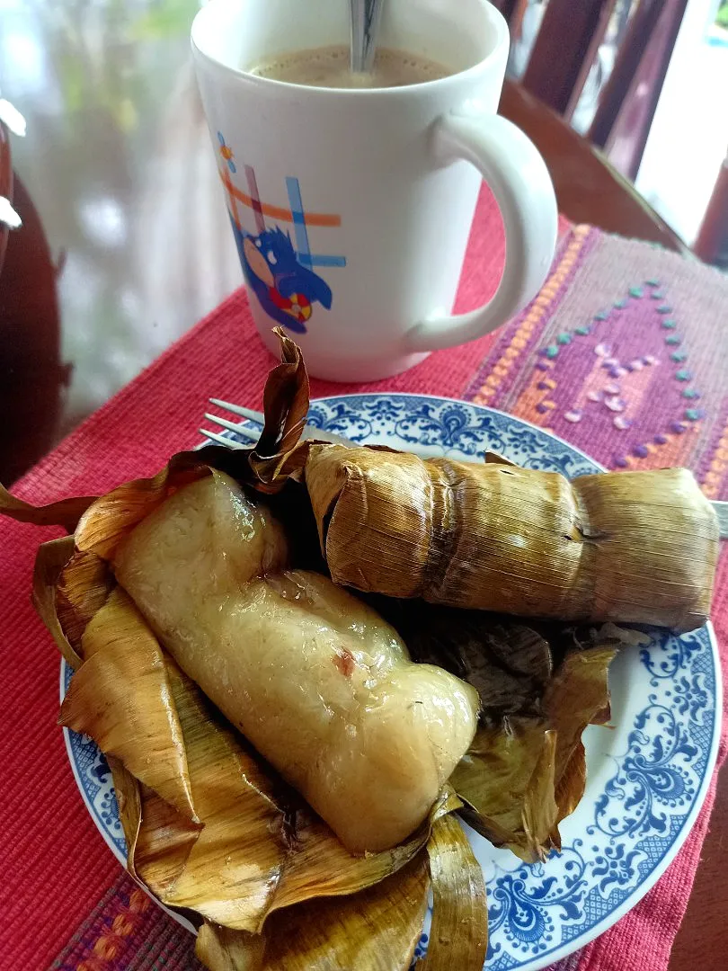 Morning 🌞
Coconut Sticky Rice & Banana Wrapped w/ Banana Leaf aka 'Khao Tom Mud' (ข้าวต้มมัด & กาแฟ)|An'leeさん